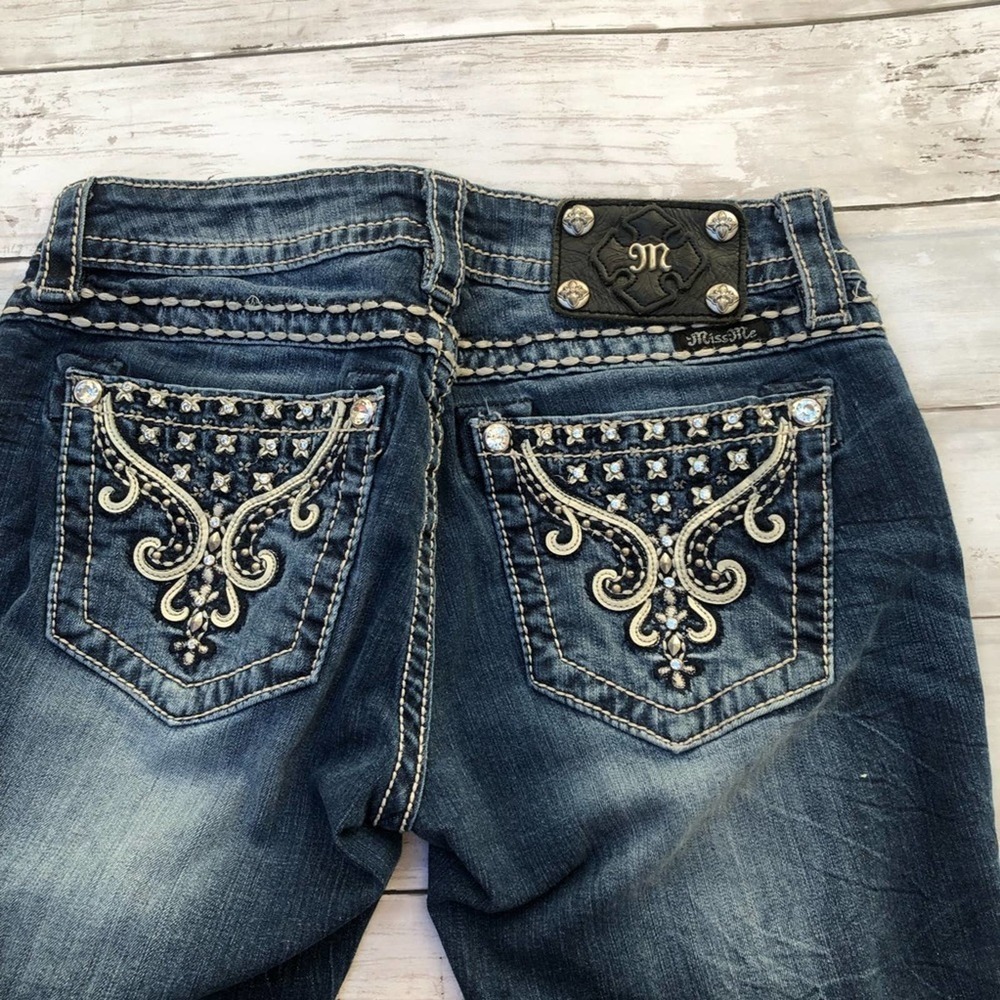 Miss Me Signature Straight Jeans - Picture 4 of 8
